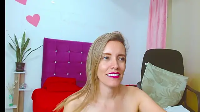 แชท XXX สดของ chantalsemenova1