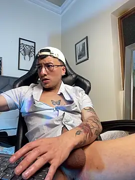 Chat +18 de Dereck_Klain ao vivo