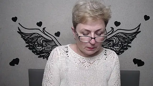 EmiliaGree Chat XXX live