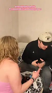amandatheblondewife's Webcam Show