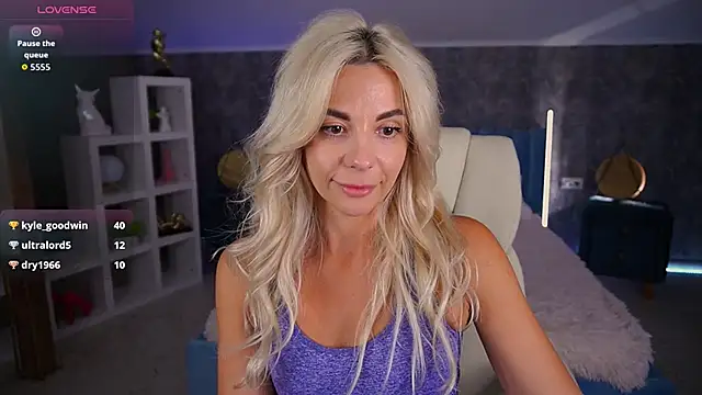 Chat XXX en directo de BellaRayyy