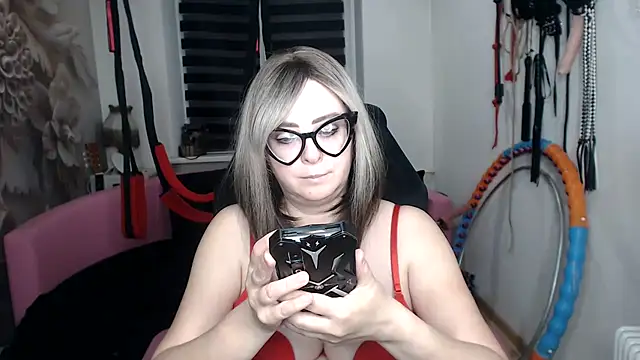 Chatroom XXX en direct de MISSwithDOLLS
