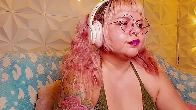 Satyn_doll live XXX chat