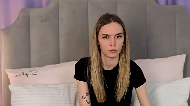 NikkiRyx Adlı Modelin Canlı XXX Sohbeti