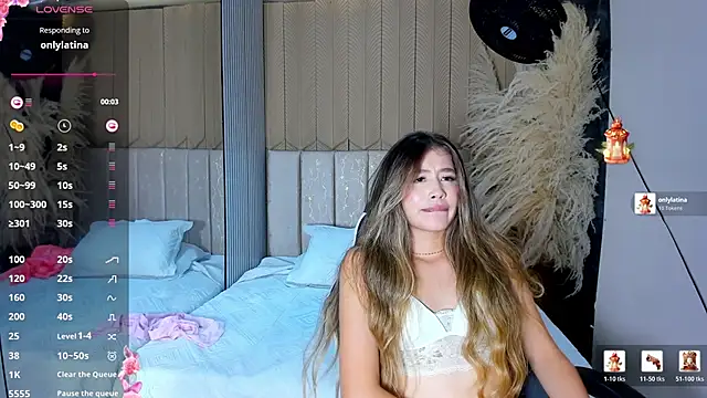 EmilyJohnsoon élő XXX-chatje