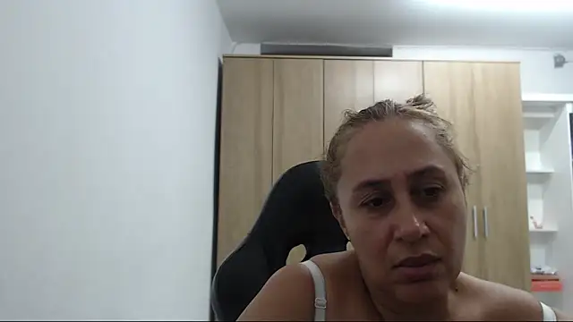 RoxanaLove9 Adlı Modelin Canlı XXX Sohbeti