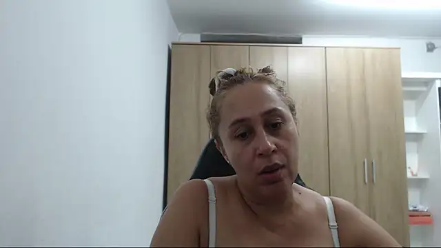 RoxanaLove9 라이브 XXX 채팅