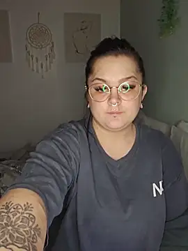 Saucy-Serenity Chat XXX live