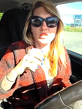 SheIsSomething's Live XXX Chat