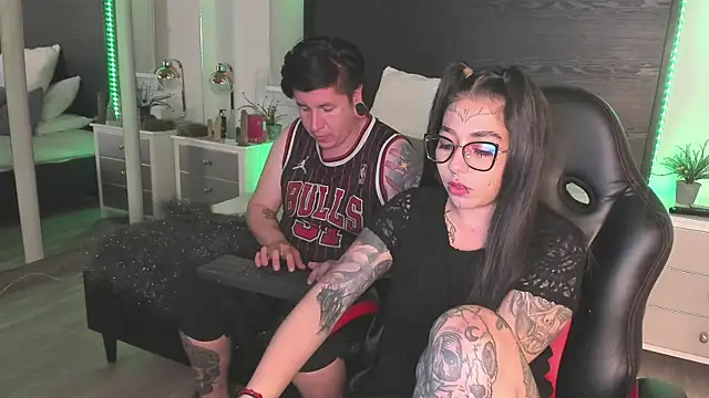 Chat +18 de inkedsinners_ ao vivo