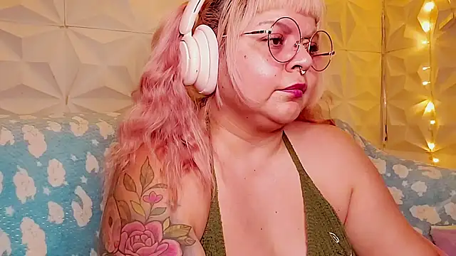 Chat +18 de Satyn_doll ao vivo