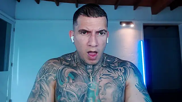 Shane_Clay élő XXX-chatje