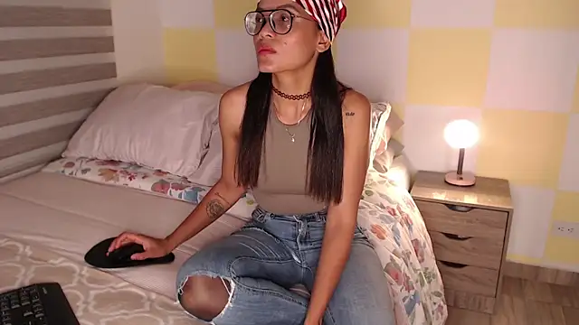 Roussmariehenao Chat XXX live