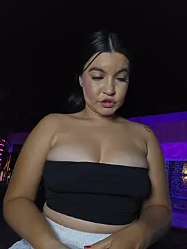 Pretty_Julieta's Live XXX Chat