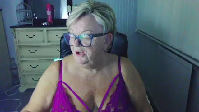BridgetBlueEyes' Live XXX Chat
