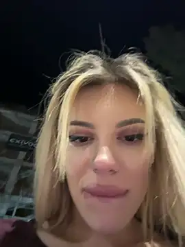 AlyssaFoxx_'s Live XXX Chat