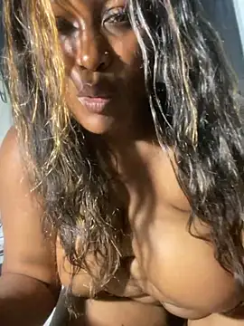 Cardiebae89 Adlı Modelin Canlı XXX Sohbeti