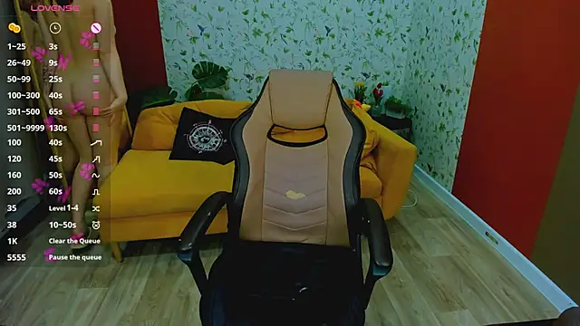 MiraBoom's Live XXX Chat