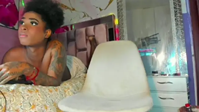 Chat +18 de HUGE_BLACKCOCK ao vivo