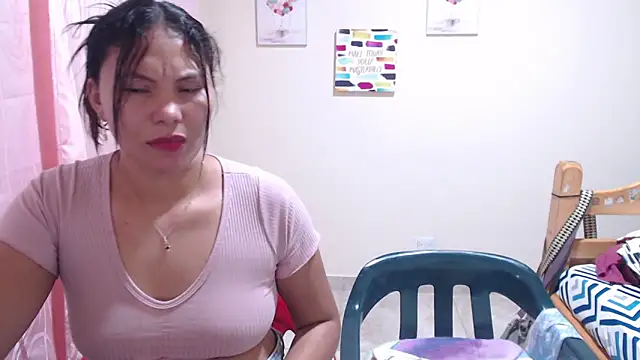 Chat +18 de juliachannelhot ao vivo