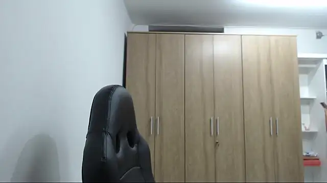 RoxanaLove9 现场XXX聊天