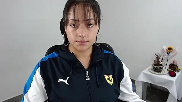 jjulietha95 Adlı Modelin Canlı XXX Sohbeti