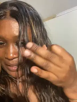 Cardiebae89 Adlı Modelin Canlı XXX Sohbeti