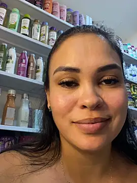FOX_LATINA's Live XXX Chat