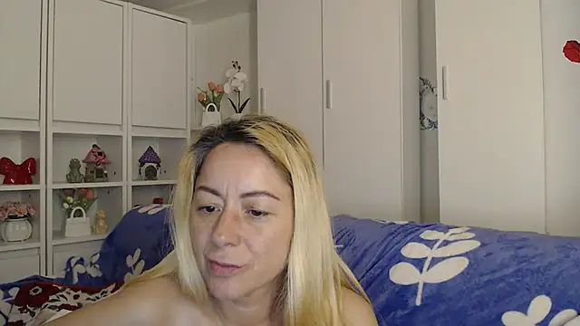 Chat +18 de _karolynesyera_ ao vivo