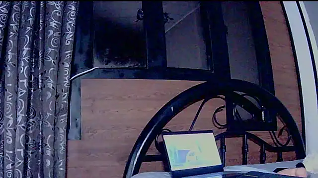 Enzoo98_'s Live XXX Chat