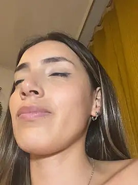 IsadoraGalle_ Adlı Modelin Canlı XXX Sohbeti