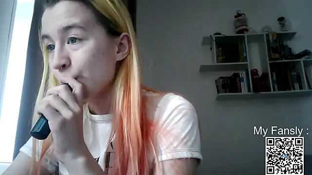 Emilya201 现场XXX聊天
