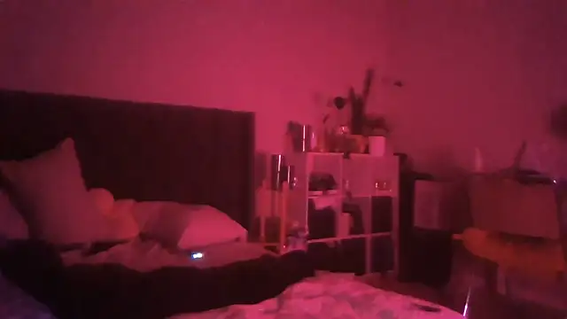 1n0nlythroat Chat XXX in diretta