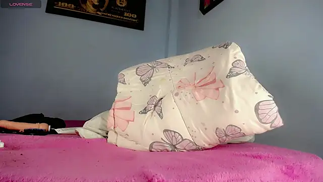 Emily_Hornys20's Webcam Show