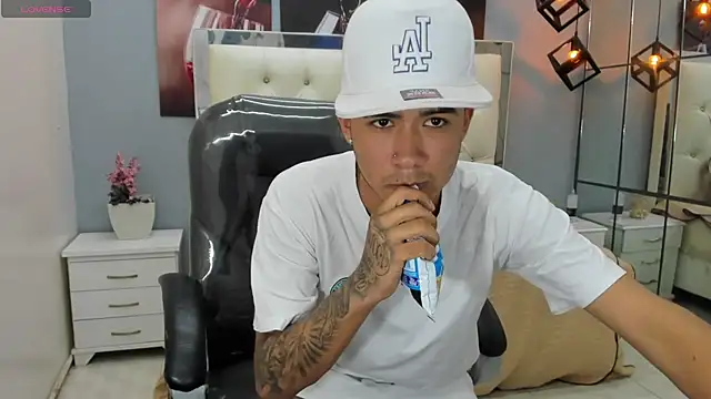 Thiago_collinss' Live XXX Chat
