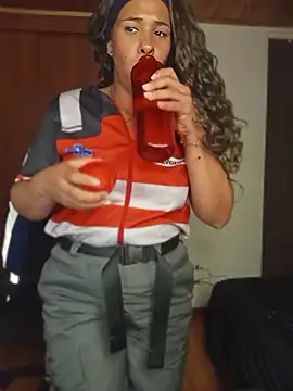 Chat +18 de Ivon_C ao vivo