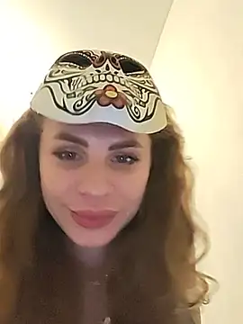 Chat +18 de LunaDesire01 ao vivo