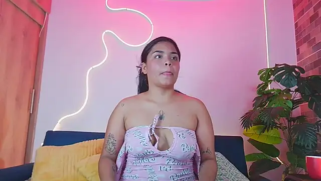 SaraShade Chat XXX live