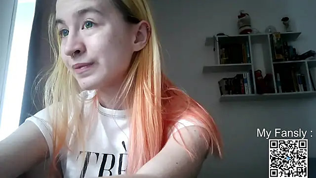 Emilya201's Live XXX Chat