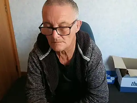 daddy_man Adlı Modelin Canlı XXX Sohbeti