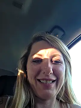 SheIsSomething live XXX chat