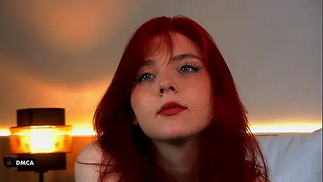 Nora__Ray: διαδικτυακό σόου στην κάμερα