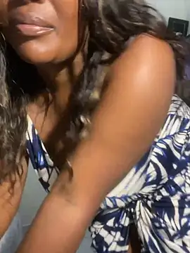 Cardiebae89 Adlı Modelin Canlı XXX Sohbeti