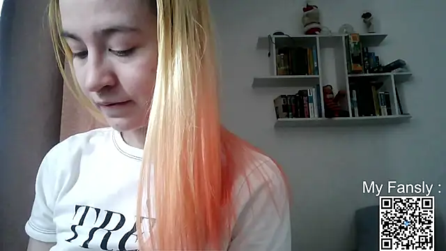 Emilya201のライブXXXチャット