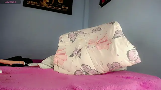 Emily_Hornys20 Webcam show