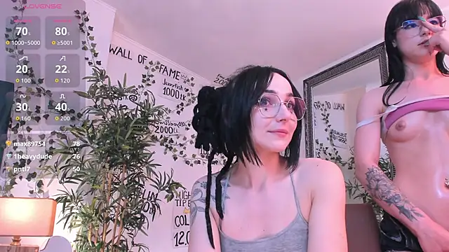 mira0_0's Live XXX Chat