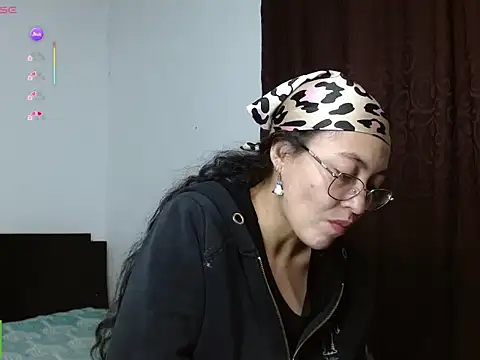 Amitlu_ élő XXX-chatje