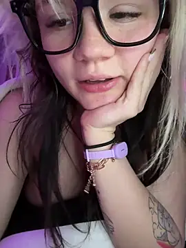 Cutiepiespanks Adlı Modelin Canlı XXX Sohbeti