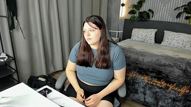 Chatroom XXX en direct de Evelyne_Loo