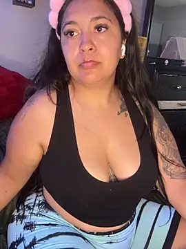 Chatroom XXX en direct de latina_curvy22